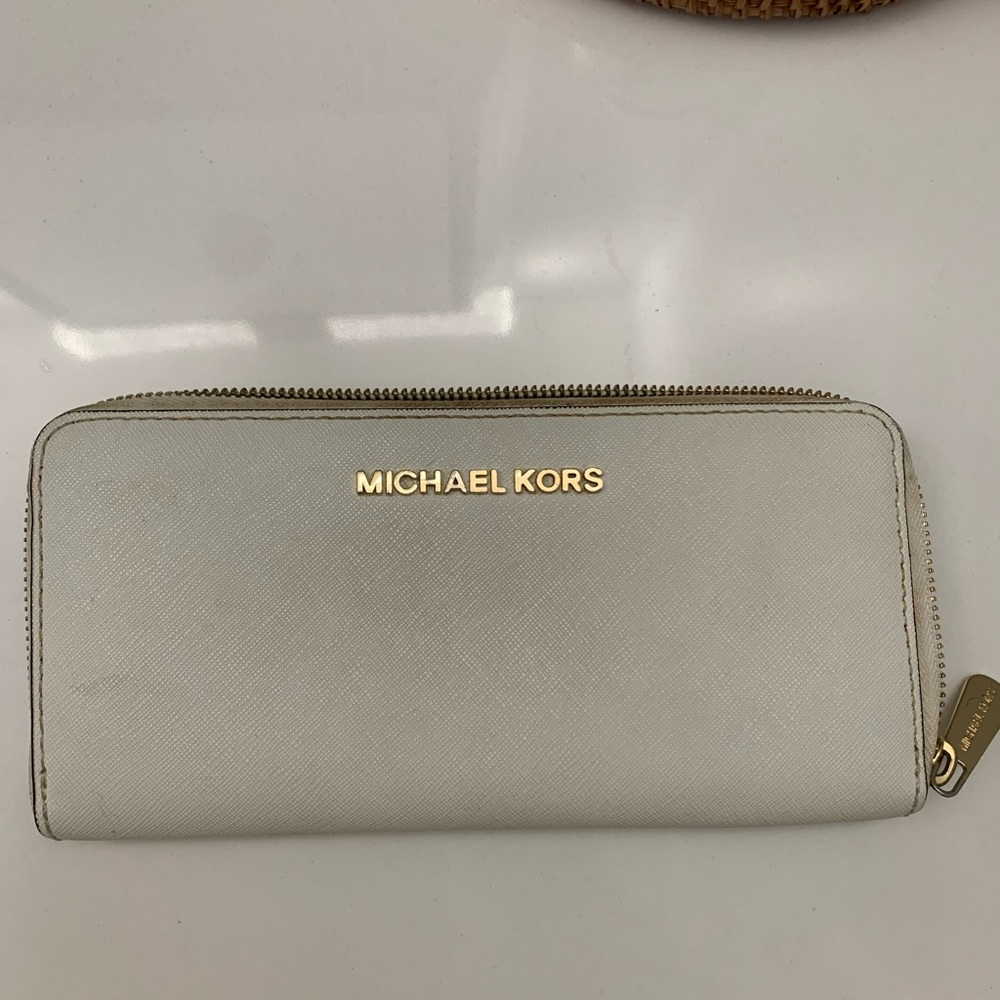 White Michael Kors Wallet